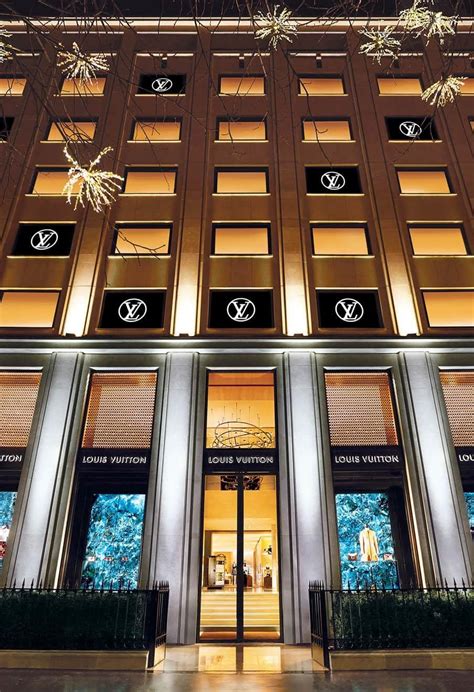 louis vuitton paris montaigne|louis vuitton montaigne store.